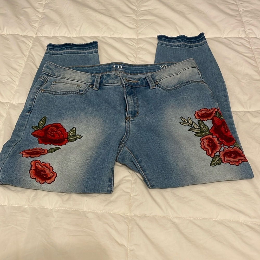 Embroidery Ankle Skinny Jeans, EUC